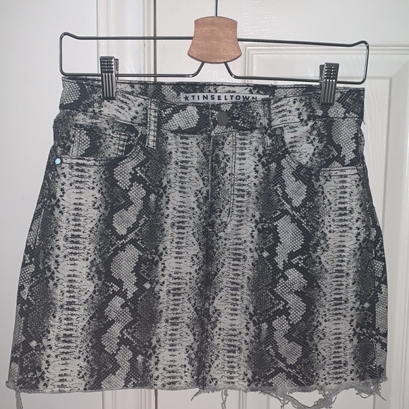 SKIRTS - Picture 2 of 8